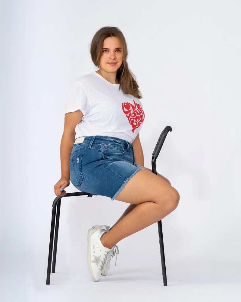 Side of a model wearing a size 20 Frey Hem Shorts - Kandall in KANDALL by Slink Jeans. | dia_product_style_image_id:311955